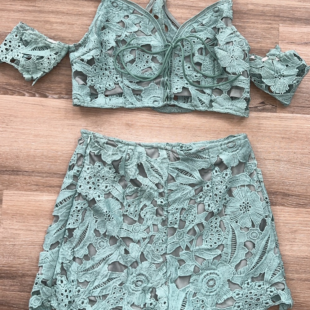 Elegant Lace Two-Piece Skirt Set in Green